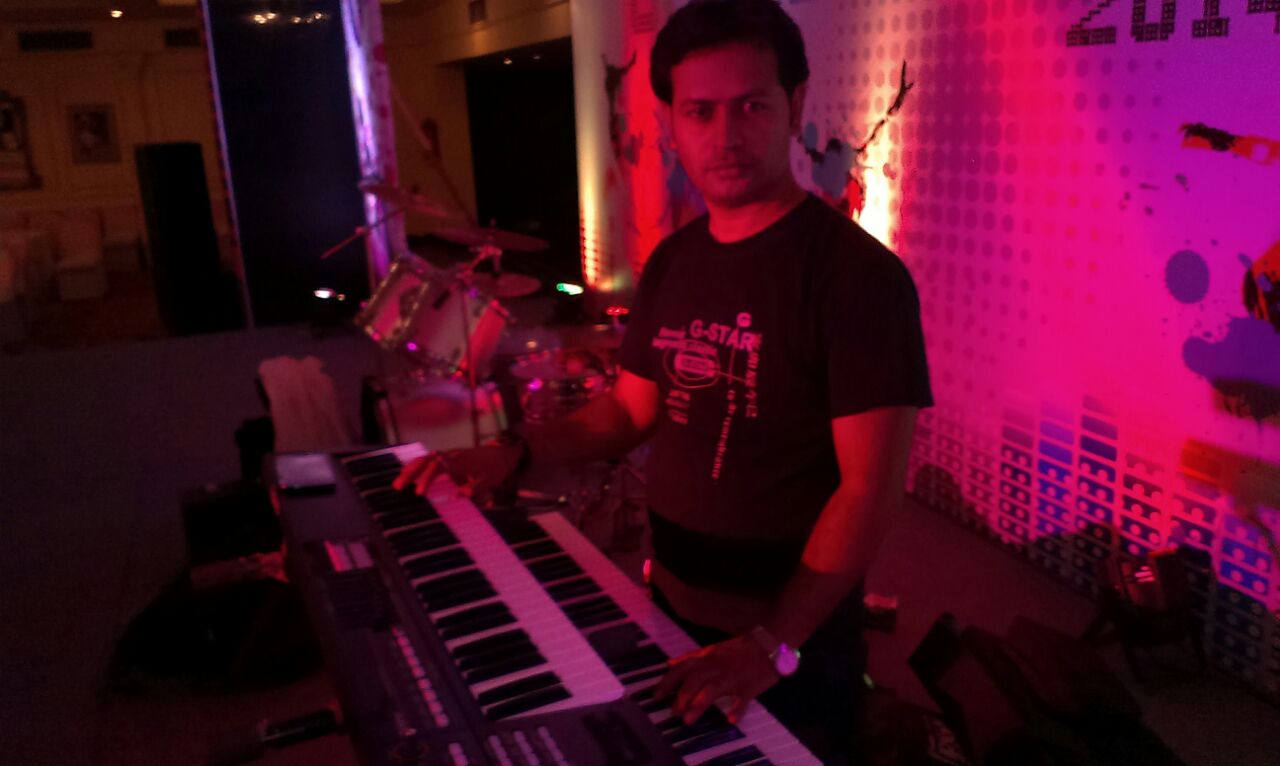 male keyboard player jodhpur